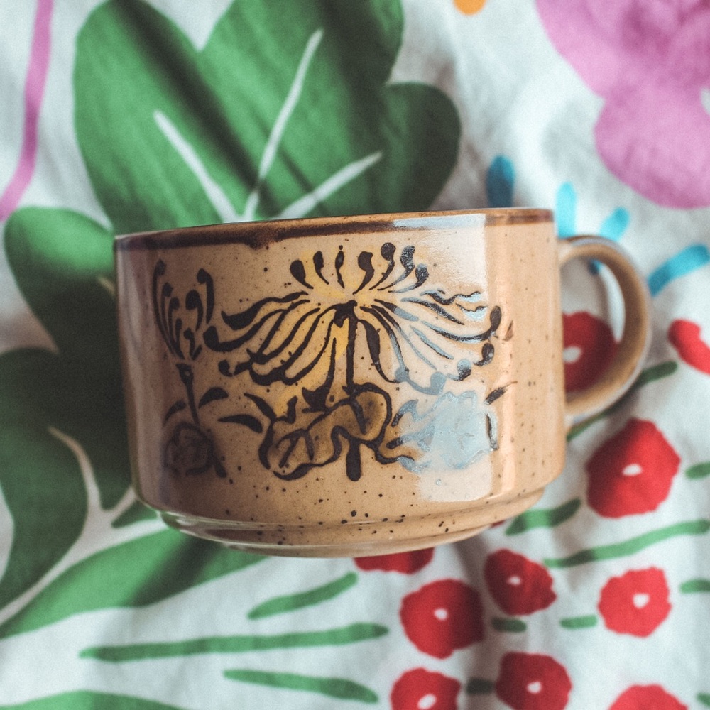 Brown speckled flower mug